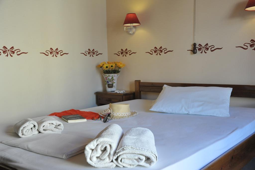 Guesthouse Corali هيدرا المظهر الخارجي الصورة